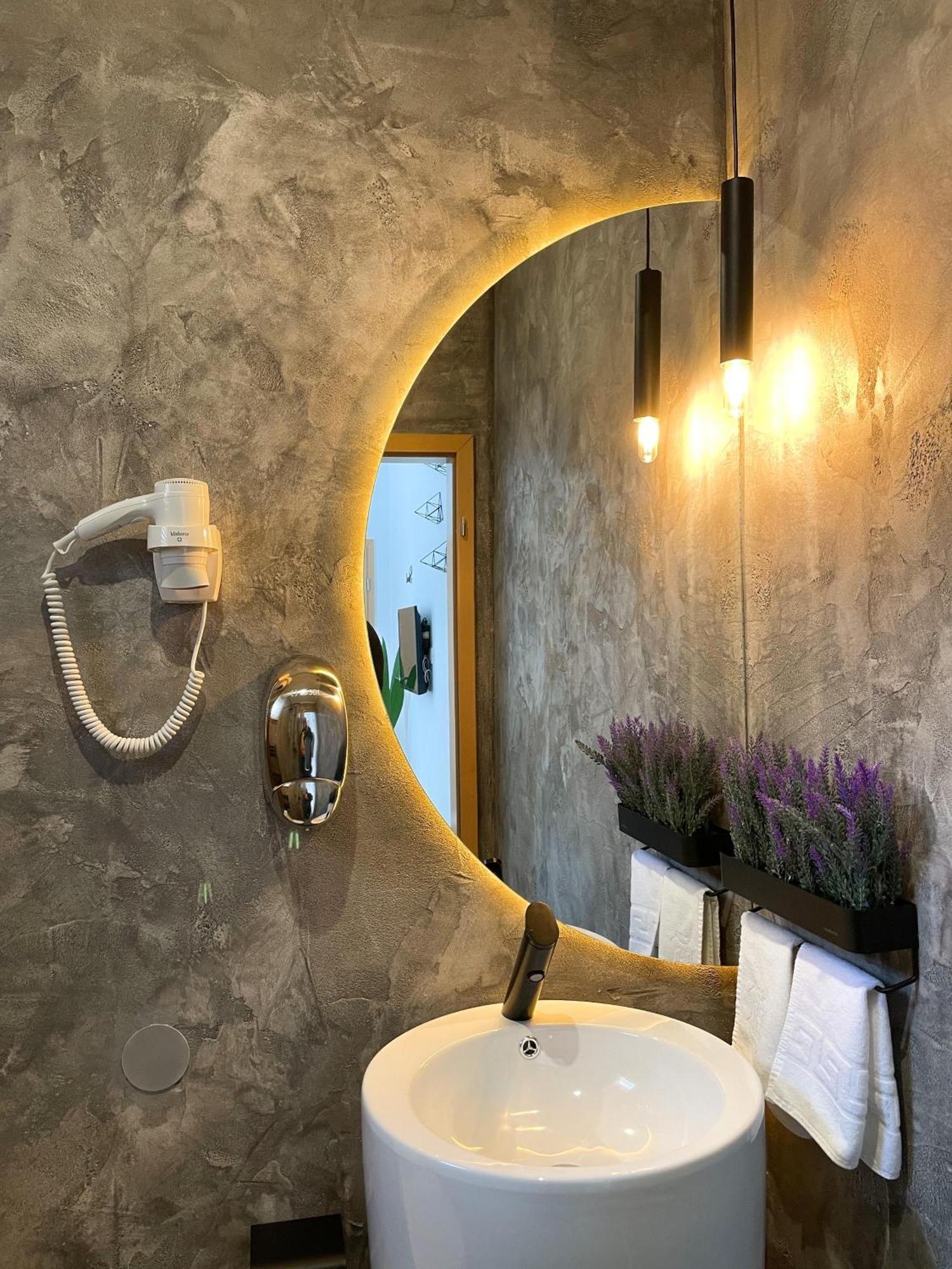 Shard Boutique Hotel-Adult Only Braşov Eksteriør billede